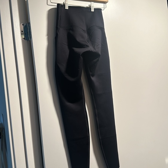 Nike women's high waisted full length leggings with pockets - Picture 3 of 3